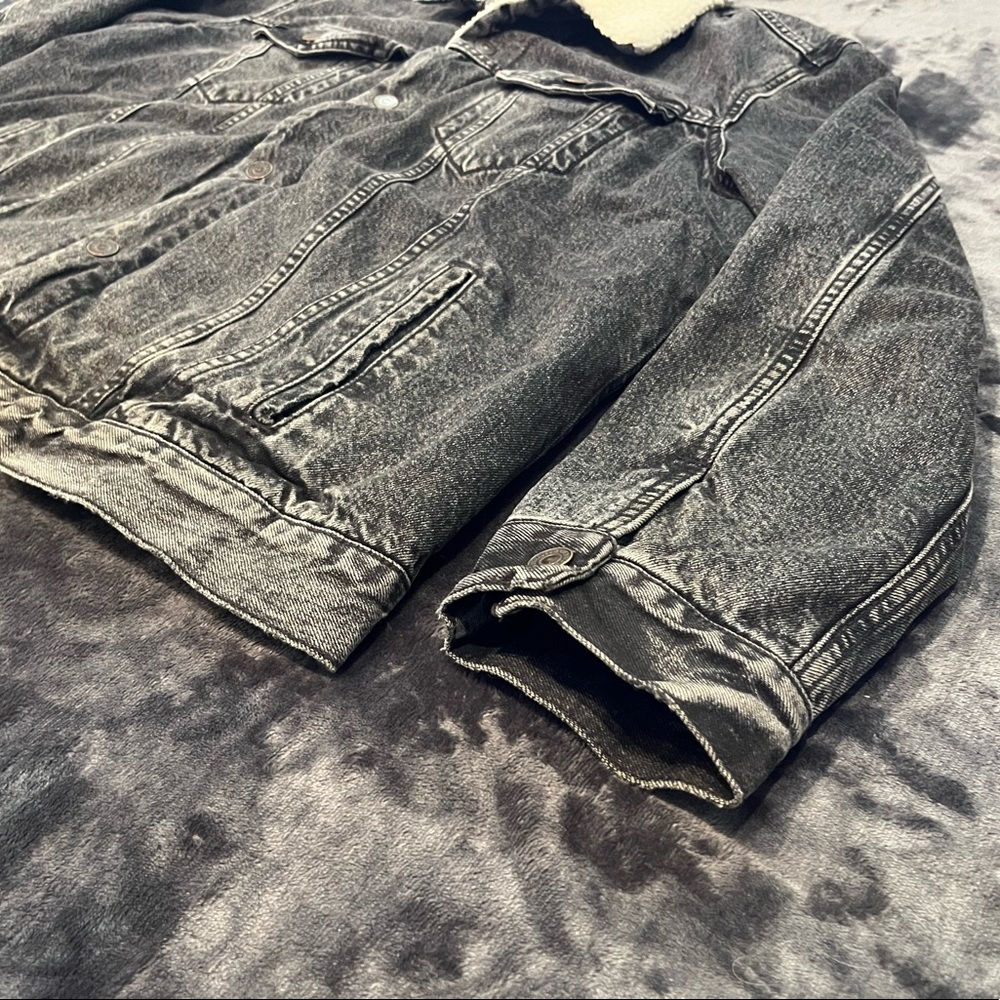 Levi’s Sherpa Denim Jacket - image 3